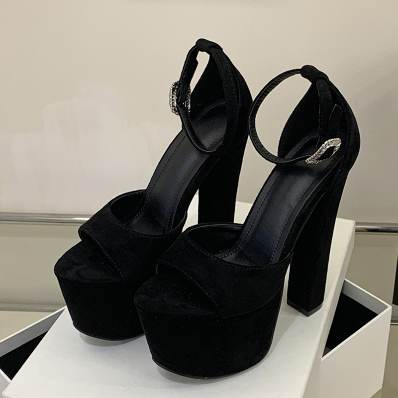 Seksowne sandały na platformie – Thong Flat Sandal recenzja i cena